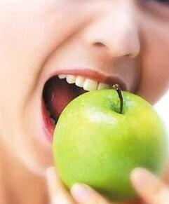牙齦出血是怎么回事兒-四川義齒廠(chǎng)家